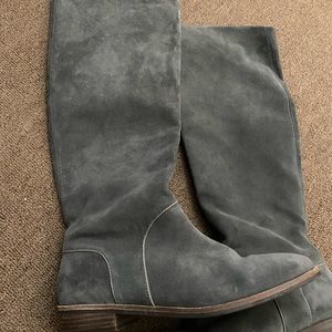 Grey UGG boots 👢